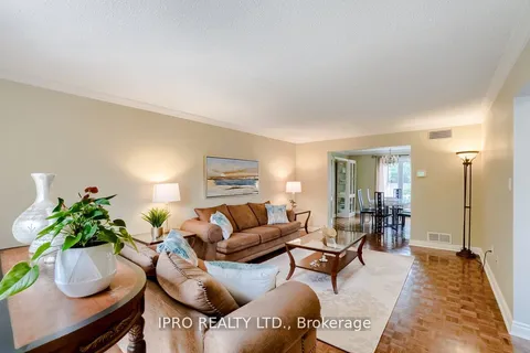 1236 Fleet Street, Mississauga, ON L5H 3P5