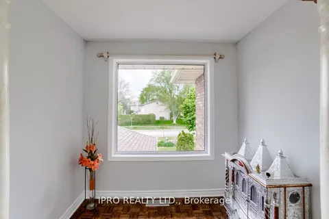 1236 Fleet Street, Mississauga, ON L5H 3P5