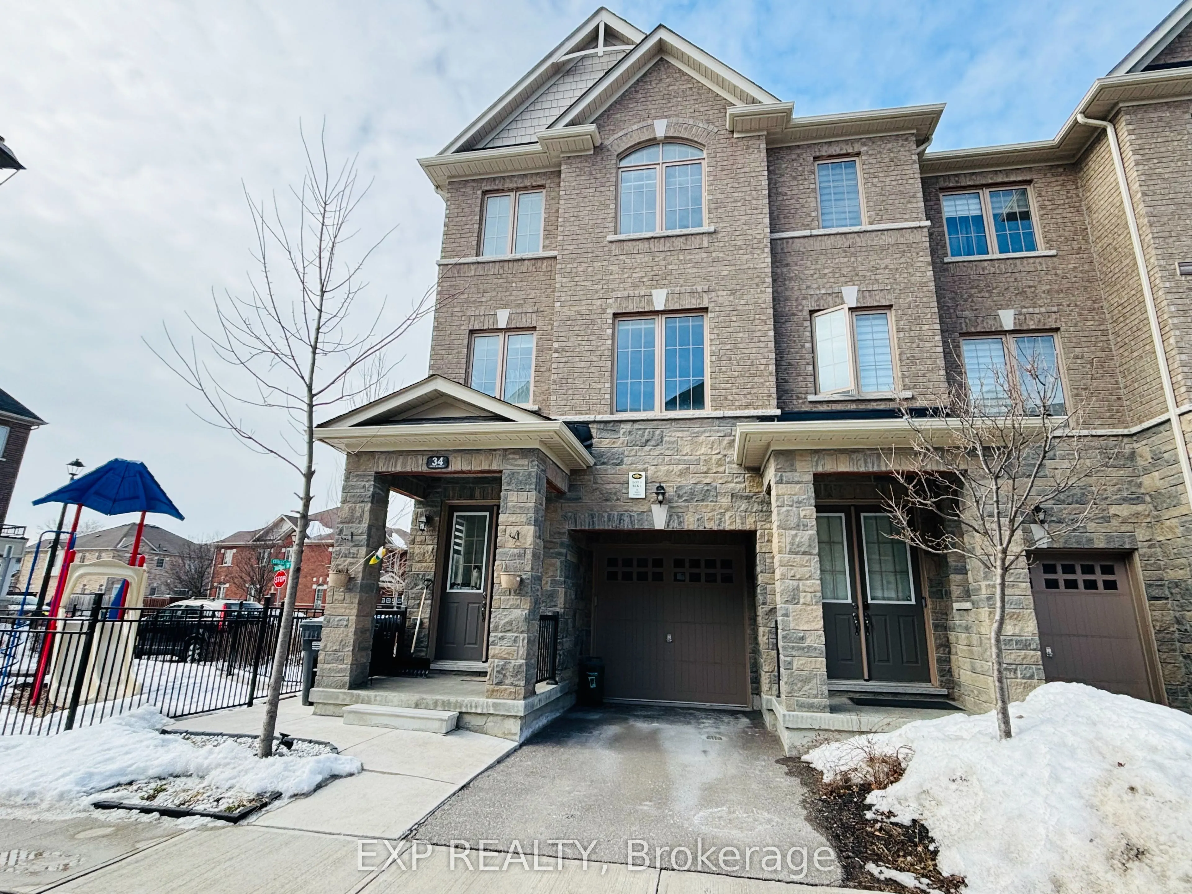 34 Faye Street, Brampton, ON L6P 4M9