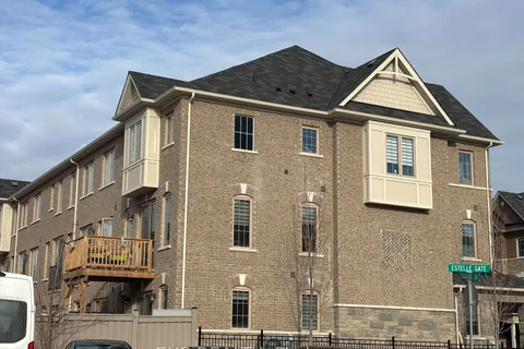 34 Faye Street, Brampton, ON L6P 4M9