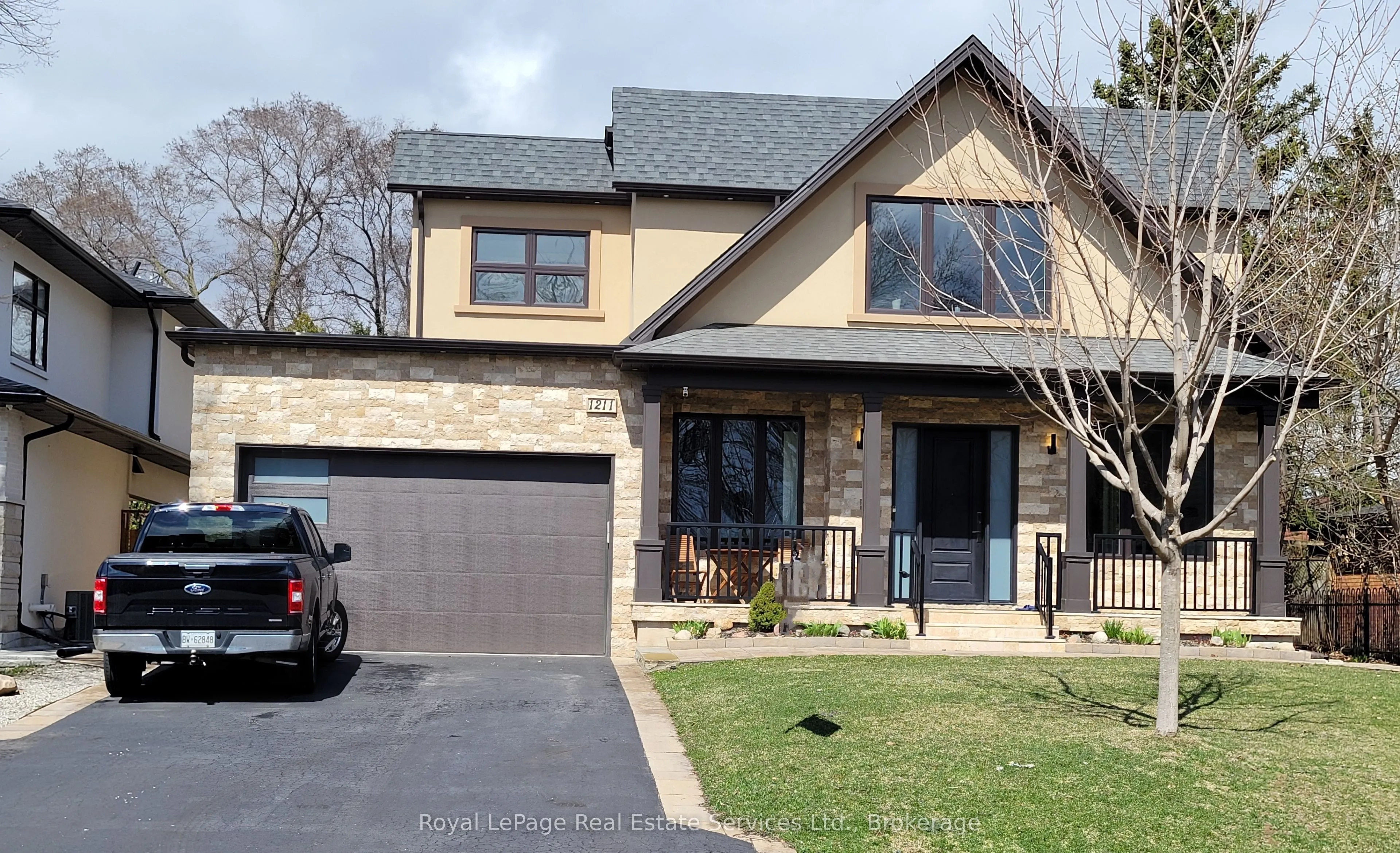1211 Pinegrove Road, Oakville, ON L6L 2W8