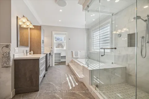 1211 Pinegrove Road, Oakville, ON L6L 2W8