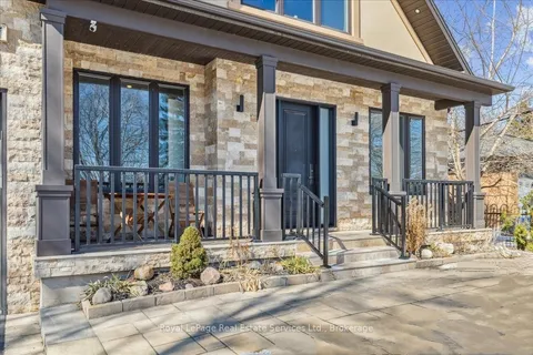 1211 Pinegrove Road, Oakville, ON L6L 2W8