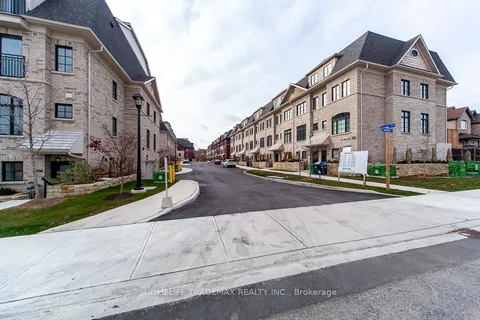 40 Lunar Crescent, Mississauga, ON L5M 2R4
