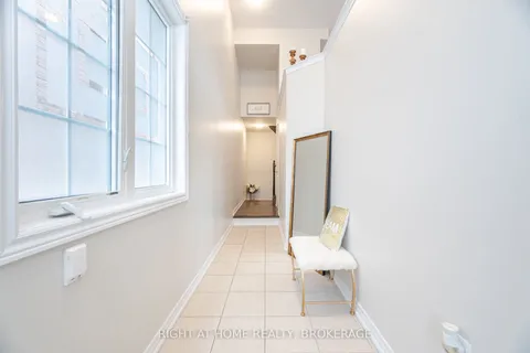 1328 Granrock Crescent, Mississauga, ON L5V 0E1