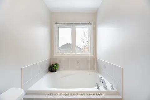 1328 Granrock Crescent, Mississauga, ON L5V 0E1