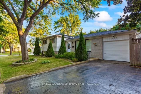 440 Sunset Drive, Oakville, ON L6L 3N4