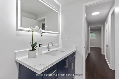 440 Sunset Drive, Oakville, ON L6L 3N4