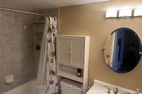 145 Hillcrest Avenue, Mississauga, ON L5B 3Z1
