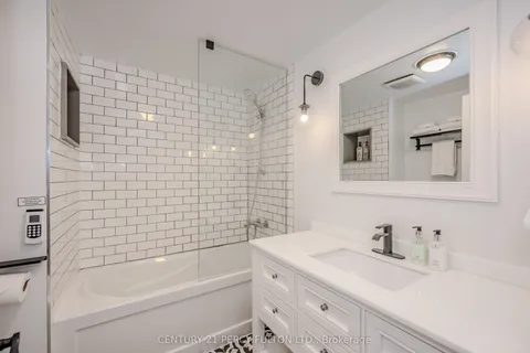12 Arkley Crescent, Toronto, ON M9R 3S3