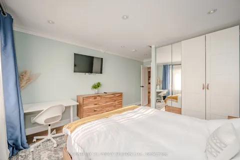 12 Arkley Crescent, Toronto, ON M9R 3S3