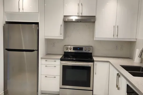 18 Cabot Court, Toronto, ON M9A 2H4