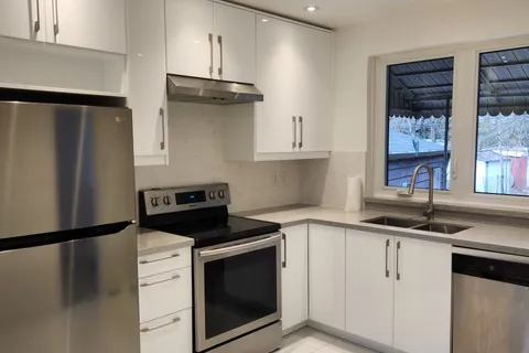 18 Cabot Court, Toronto, ON M9A 2H4