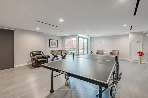 1940 Ironstone Drive, Burlington, ON L7L 0E4