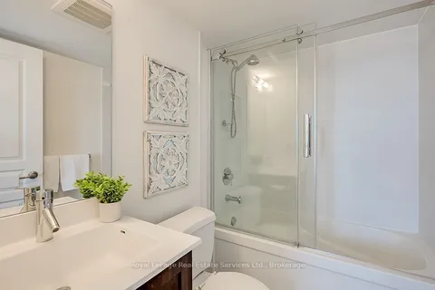 1940 Ironstone Drive, Burlington, ON L7L 0E4