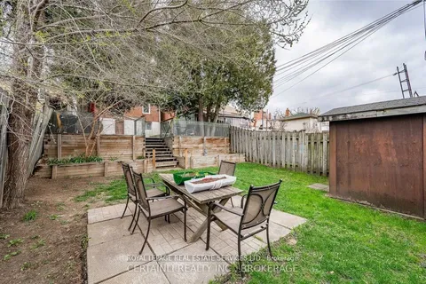 292 Scott Road, Toronto, ON M6M 3V4