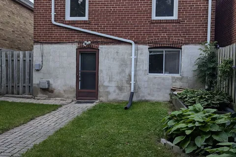 292 Scott Road, Toronto, ON M6M 3V4