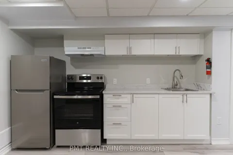 9 Calm Court, Toronto, ON M9M 1N2