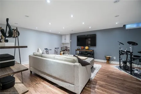 6540 Falconer Drive, Mississauga, ON L5N 1M1