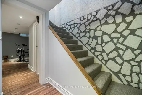 6540 Falconer Drive, Mississauga, ON L5N 1M1