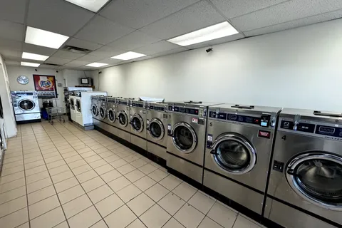 2905 Derry Road, Mississauga, ON L4T 1A6