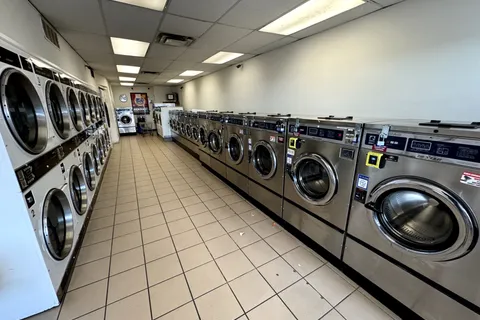2905 Derry Road, Mississauga, ON L4T 1A6