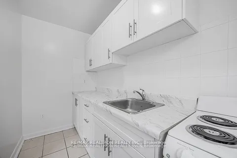 4 Hill Heights Road, Toronto, ON M1M 3T6