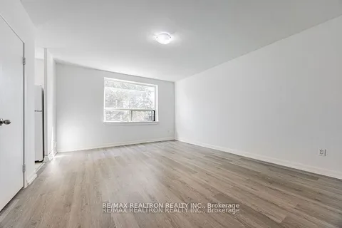4 Hill Heights Road, Toronto, ON M1M 3T6