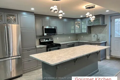 36 Neptune Court, Brampton, ON L6S 4H3