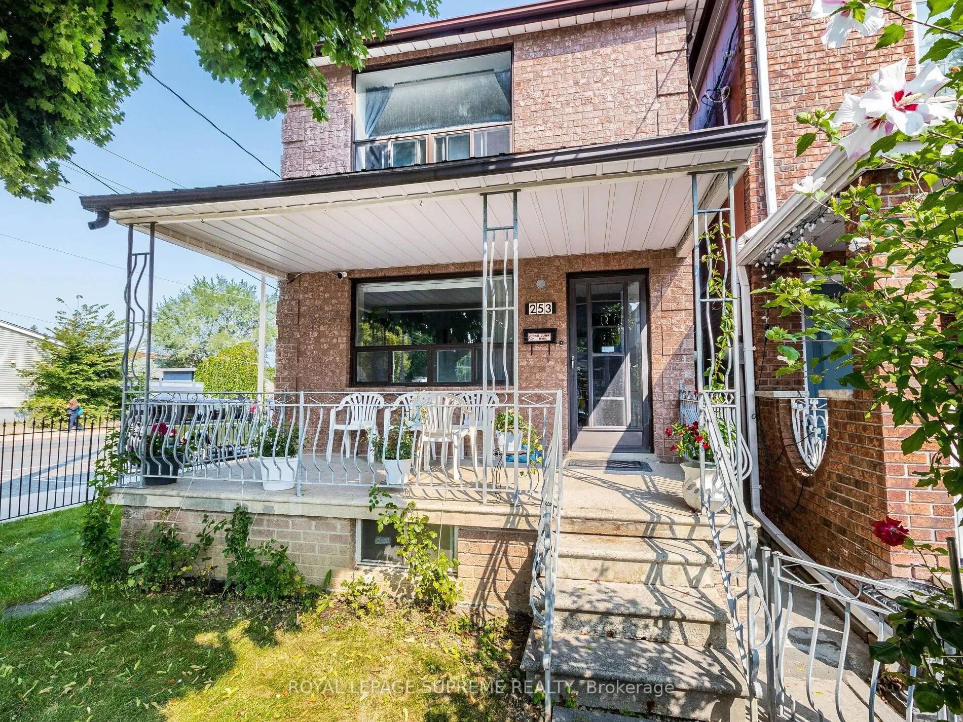 253 Harvie Avenue, Toronto, ON M6E 4K9