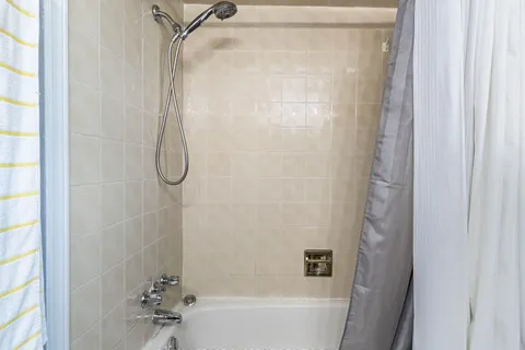253 Harvie Avenue, Toronto, ON M6E 4K9