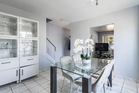 253 Harvie Avenue, Toronto, ON M6E 4K9