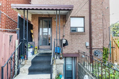253 Harvie Avenue, Toronto, ON M6E 4K9