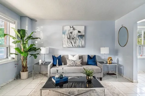 253 Harvie Avenue, Toronto, ON M6E 4K9