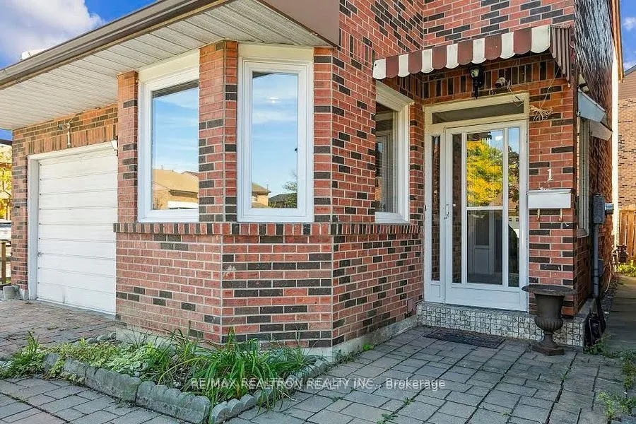 1 Saraband Street, Toronto, ON M9V 4R1