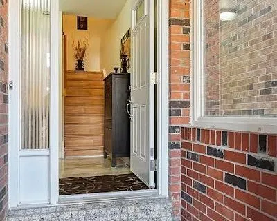 1 Saraband Street, Toronto, ON M9V 4R1