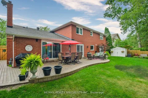 1480 Ballyclare Drive, Mississauga, ON L5C 1J5