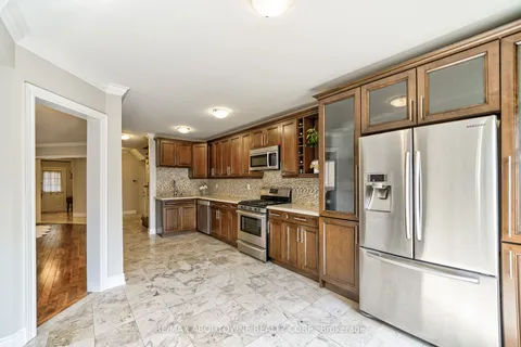 6098 Rowers Crescent, Mississauga, ON L5V 3A2