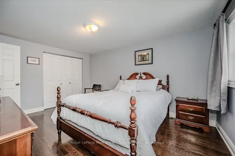 279 Surrey Drive, Oakville, ON L6L 3T6