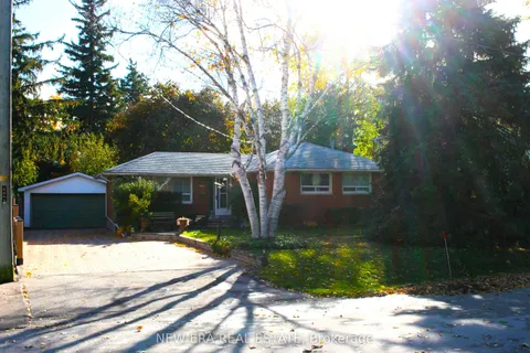2470 Meadowood Crescent, Oakville, ON L6L 1V6