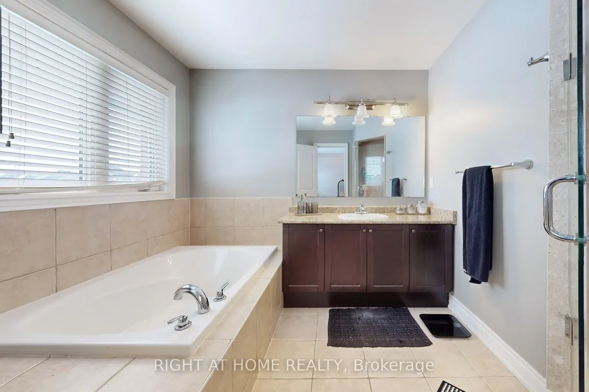 4 Mcelroy Court, ON L7C 3X2