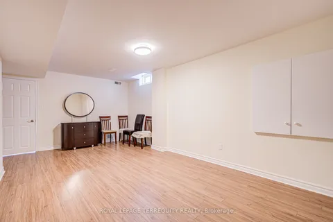 32 Mistyglen Crescent, Brampton, ON L6Y 0X2