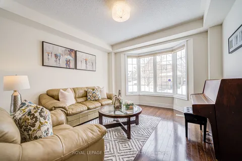 32 Mistyglen Crescent, Brampton, ON L6Y 0X2