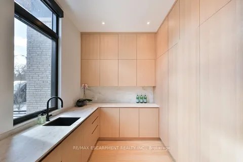 1495 LOCHLIN Trail, ON L5G 3V6