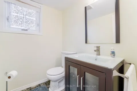 617 Curzon Avenue, Mississauga, ON L5G 1P8