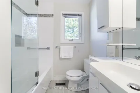 617 Curzon Avenue, Mississauga, ON L5G 1P8