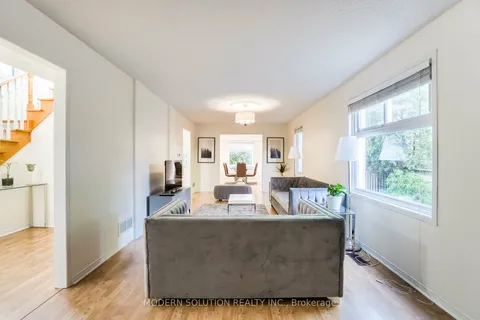 617 Curzon Avenue, Mississauga, ON L5G 1P8