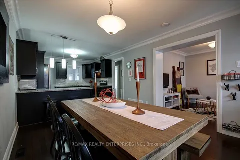 96 Manitoba Street, Toronto, ON M8Y 1C9