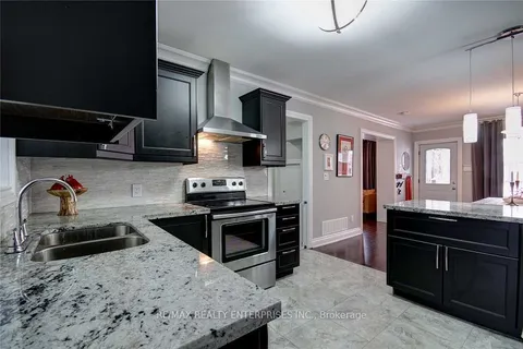 96 Manitoba Street, Toronto, ON M8Y 1C9