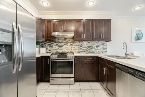 2485 Strathmore Crescent, Mississauga, ON L5M 5K9